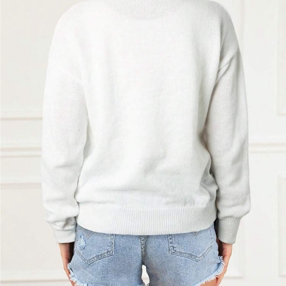 New white EMBROIDERY XOXO SWEATER - Picture 2 of 3